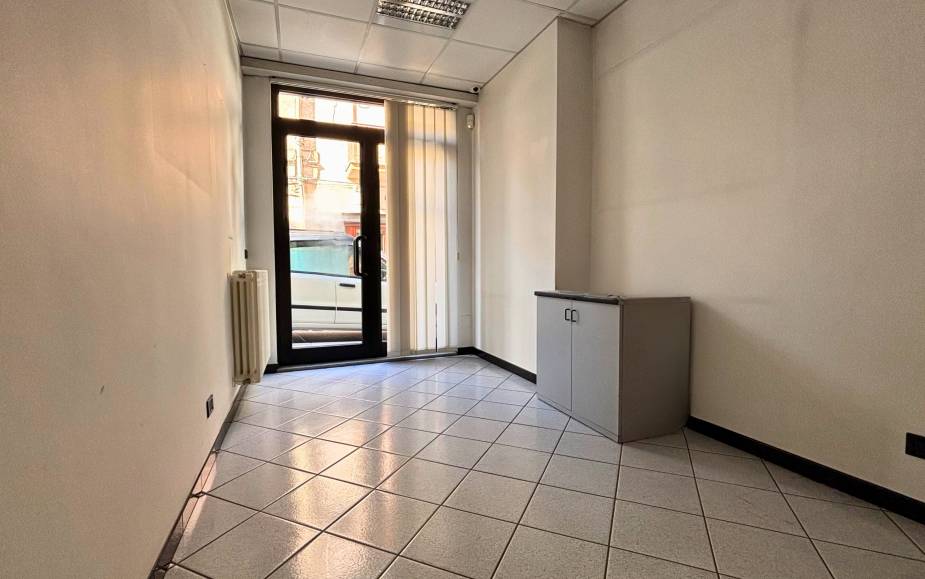 COMMERCIAL PREMISES AND OFFICE ALTAMURA