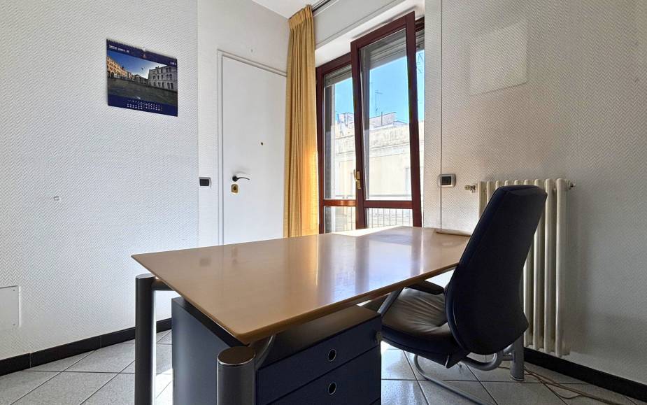 COMMERCIAL PREMISES AND OFFICE ALTAMURA