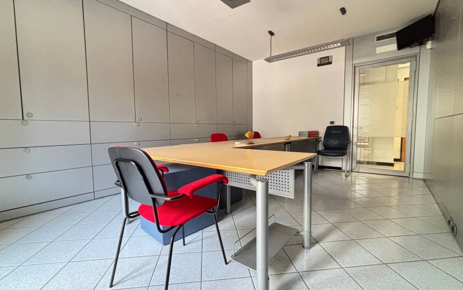 COMMERCIAL PREMISES AND OFFICE ALTAMURA