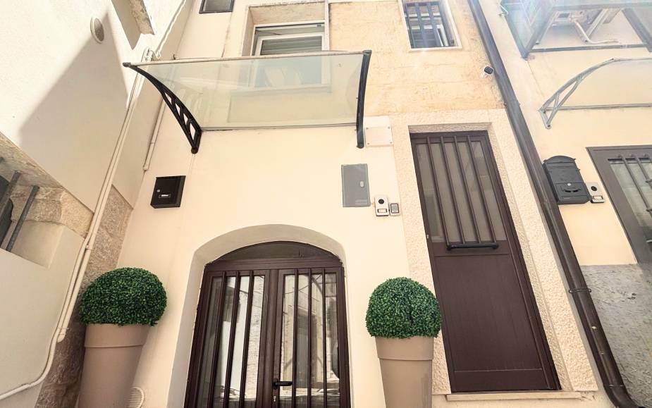 HOUSE ALTAMURA 