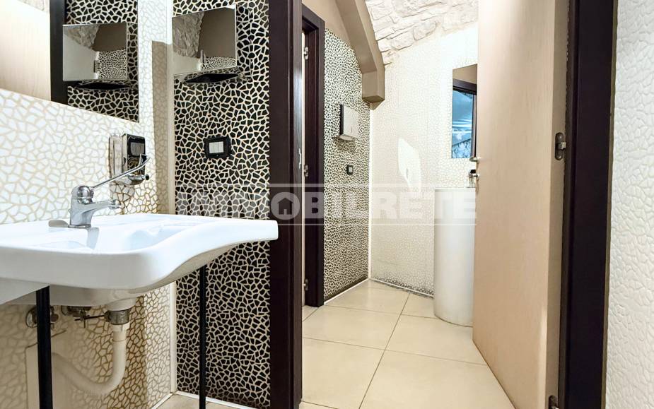 ATTIVITÀ COMMERCIALE SANTERAMO IN COLLE