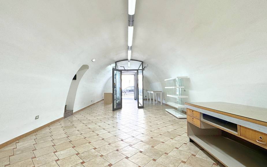 LOCALE COMMERCIALE MATERA - VIA LUCANA