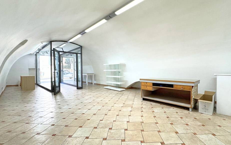 LOCALE COMMERCIALE MATERA - VIA LUCANA