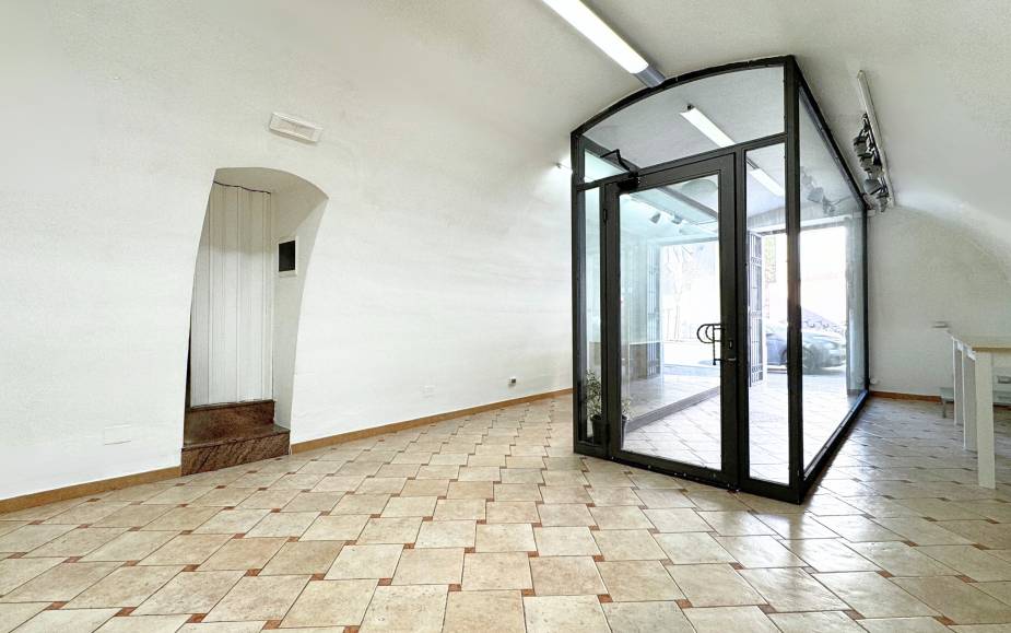 LOCALE COMMERCIALE MATERA - VIA LUCANA