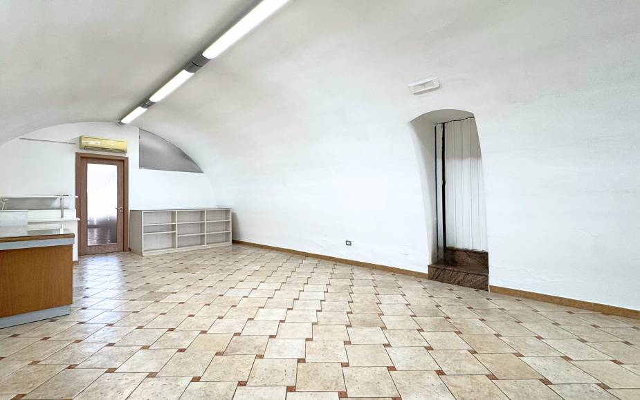 LOCALE COMMERCIALE MATERA - VIA LUCANA