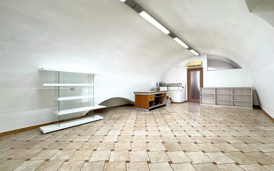 LOCALE COMMERCIALE MATERA - VIA LUCANA