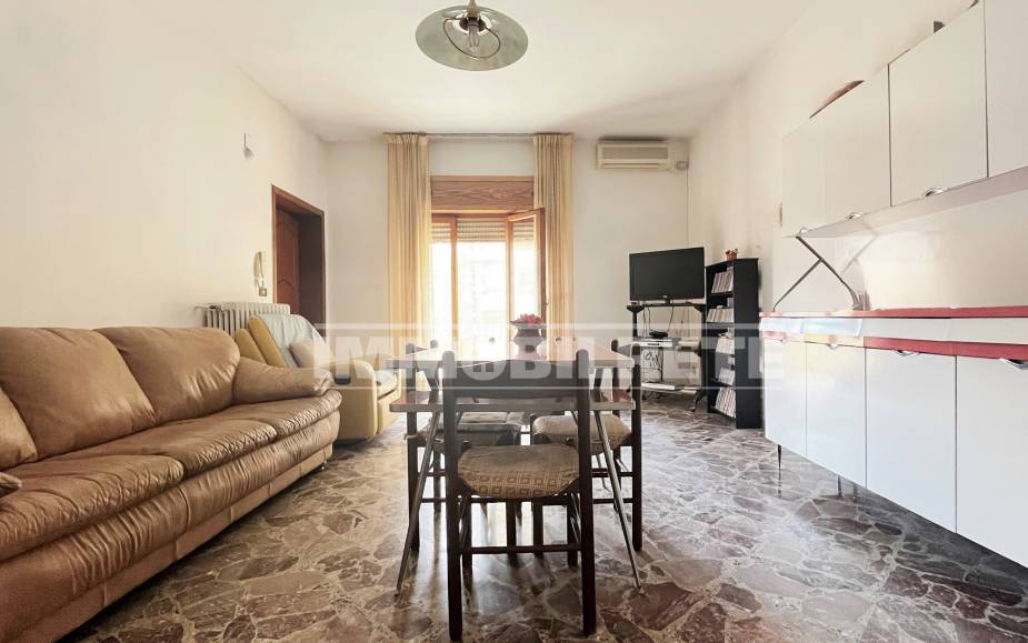 DETACHED PROPERTY ALTAMURA